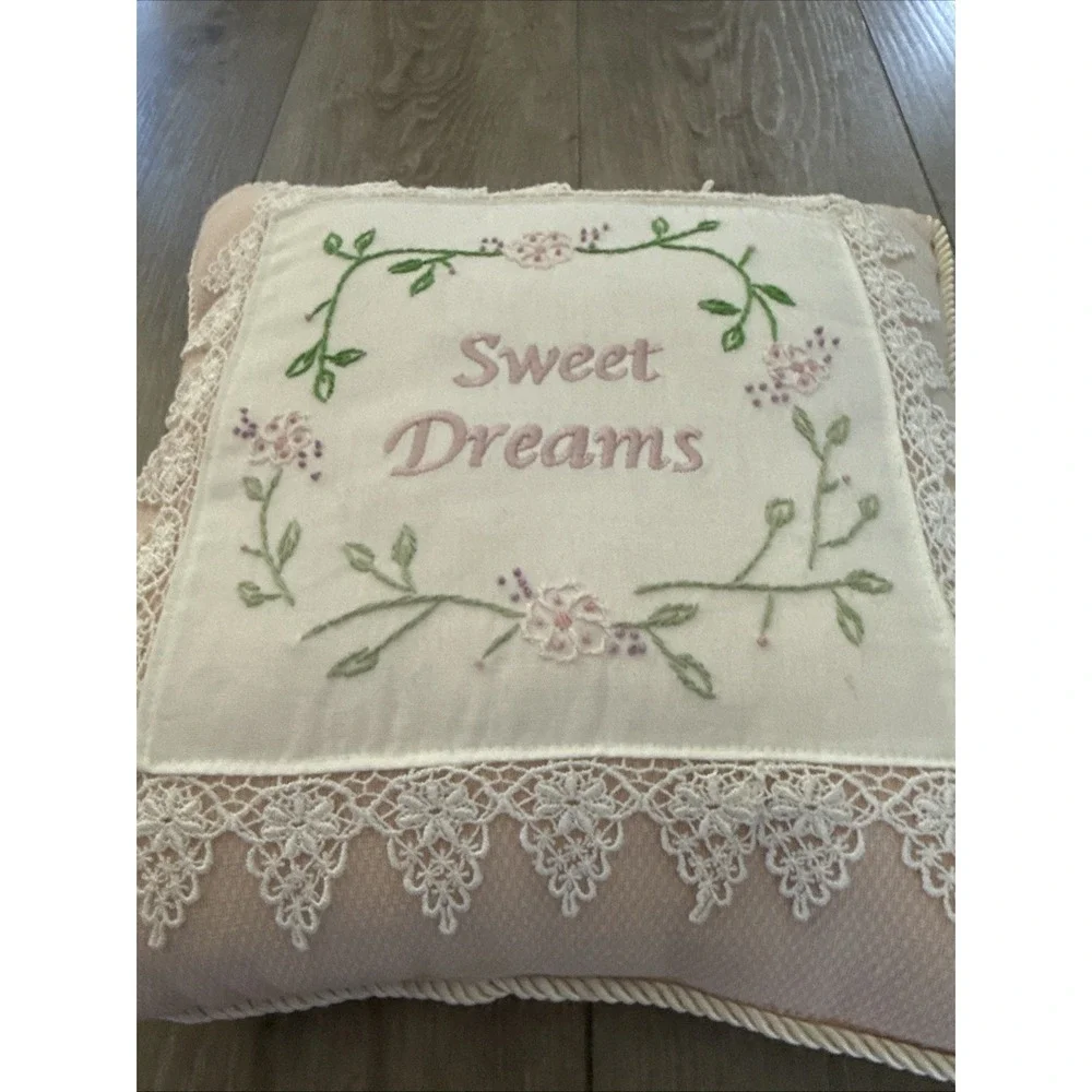 Vintage Sweet Dreams Applied Embroidery Flower Throw Pillow with‎ Edging
